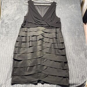 Adrianna Papell Woman 20W Black‎ Tiered Cocktail Dress Sleeveless V-Neck